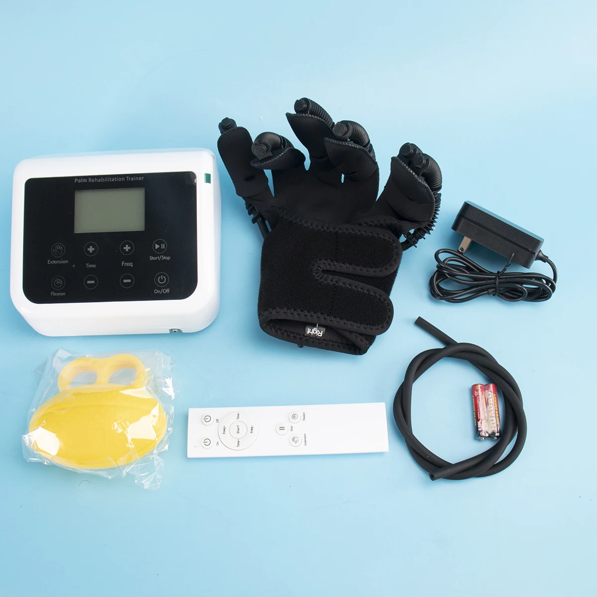 Dispositivo robotico leggero per la riabilitazione della mano con unità principale da 970 g e guanto da 129,6 g per l'allenamento delle dita