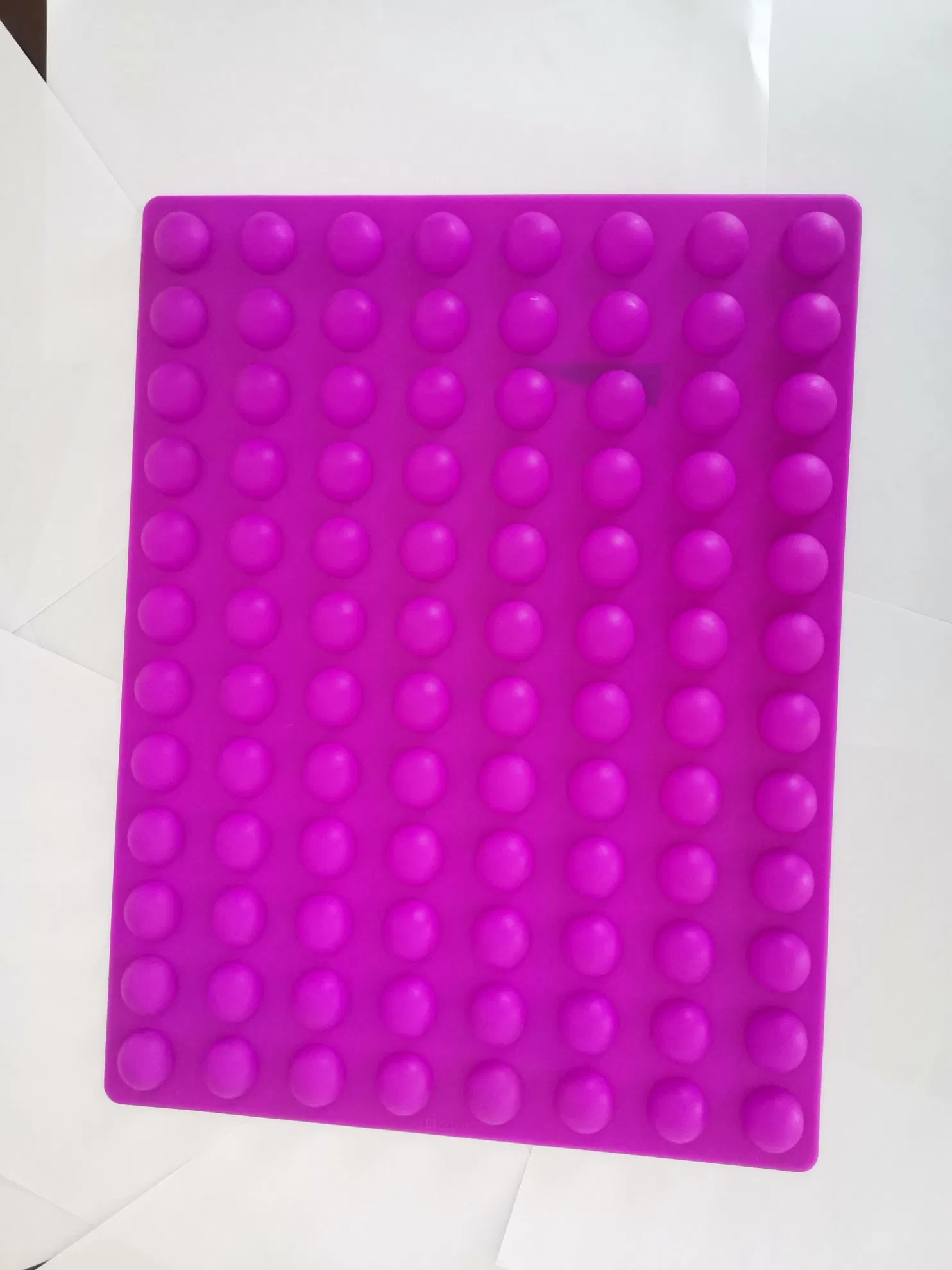 Molde de silicona comercial de alta capacidad, cavidad uniforme, fácil desmoldeo y duradero para gomitas y chocolate
