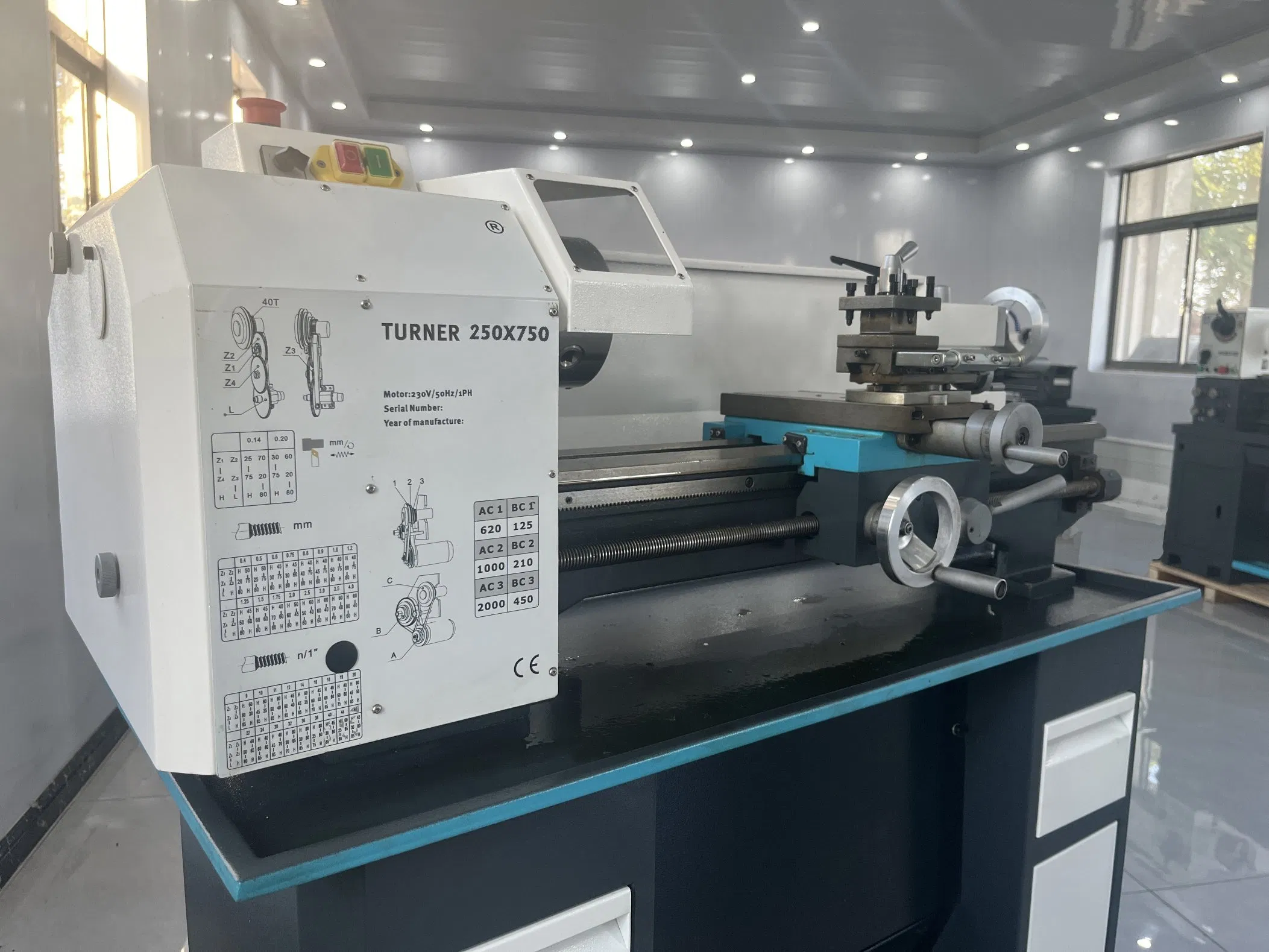 Conventional Brushless Mini Metal Lathe Manual Torno Machine FC250*750 OEM
