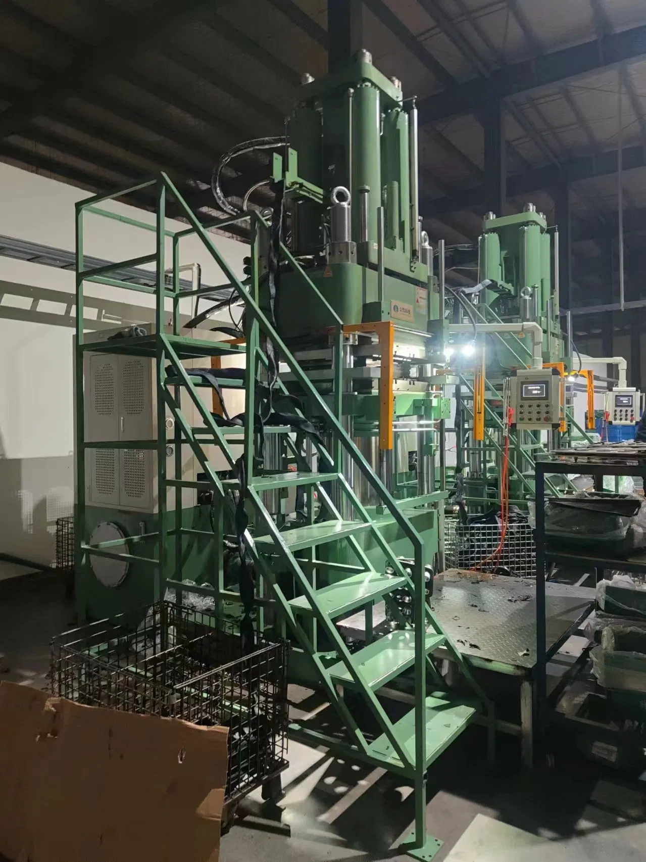 300T Vertical Rubber Injection Vulcanizing Molding Machine with FIFO