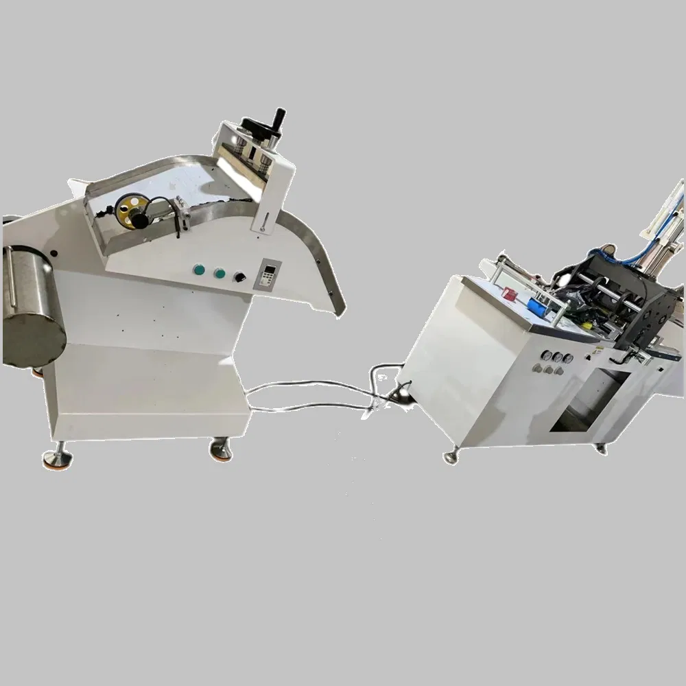 Machine à entures pour placage pour assembler des bandes de placage en rouleaux