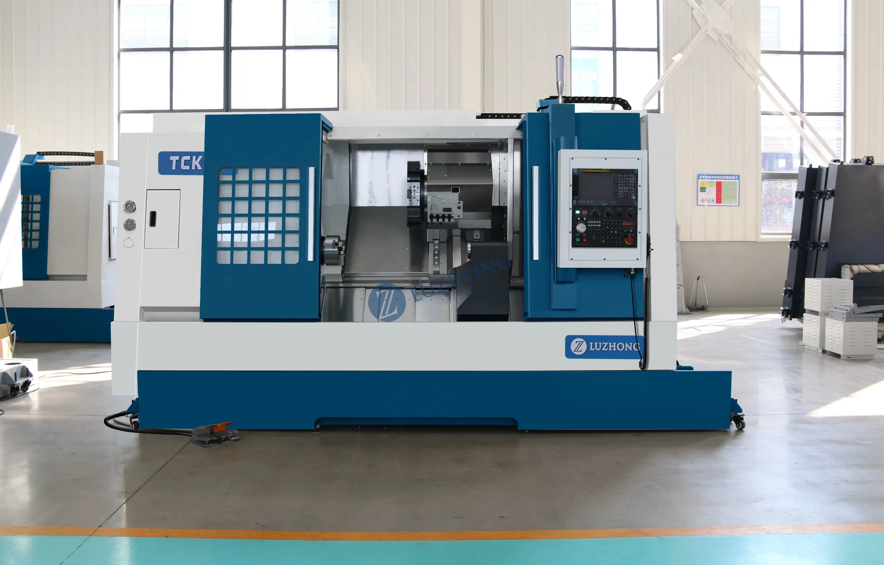 مخرطة TCK63 CNC ذات فراش مائل عالية الدقة آلة خراطة CNC
