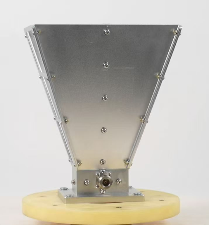 Falayi 4-5 GHz GPS/GNSS Dual-Polarized Horn Antenna with PU Material Linear Polarity 13.5dBi
