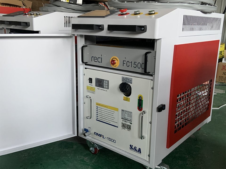 Handgehaltene Faserlaser-Schweißmaschine für Metall 1000W 1500W 2000W