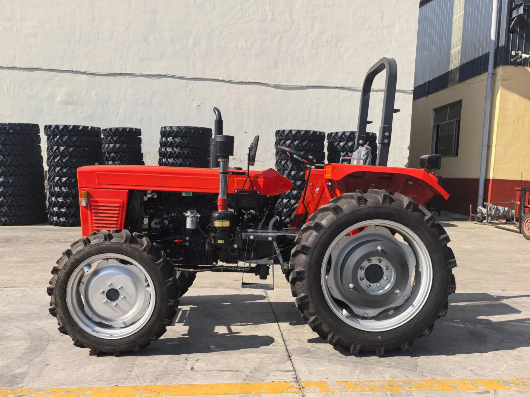 Trattori pesanti per fertilizzazione interfilare da 50-70 HP con gabbia di sicurezza e movimentazione stabile del carico