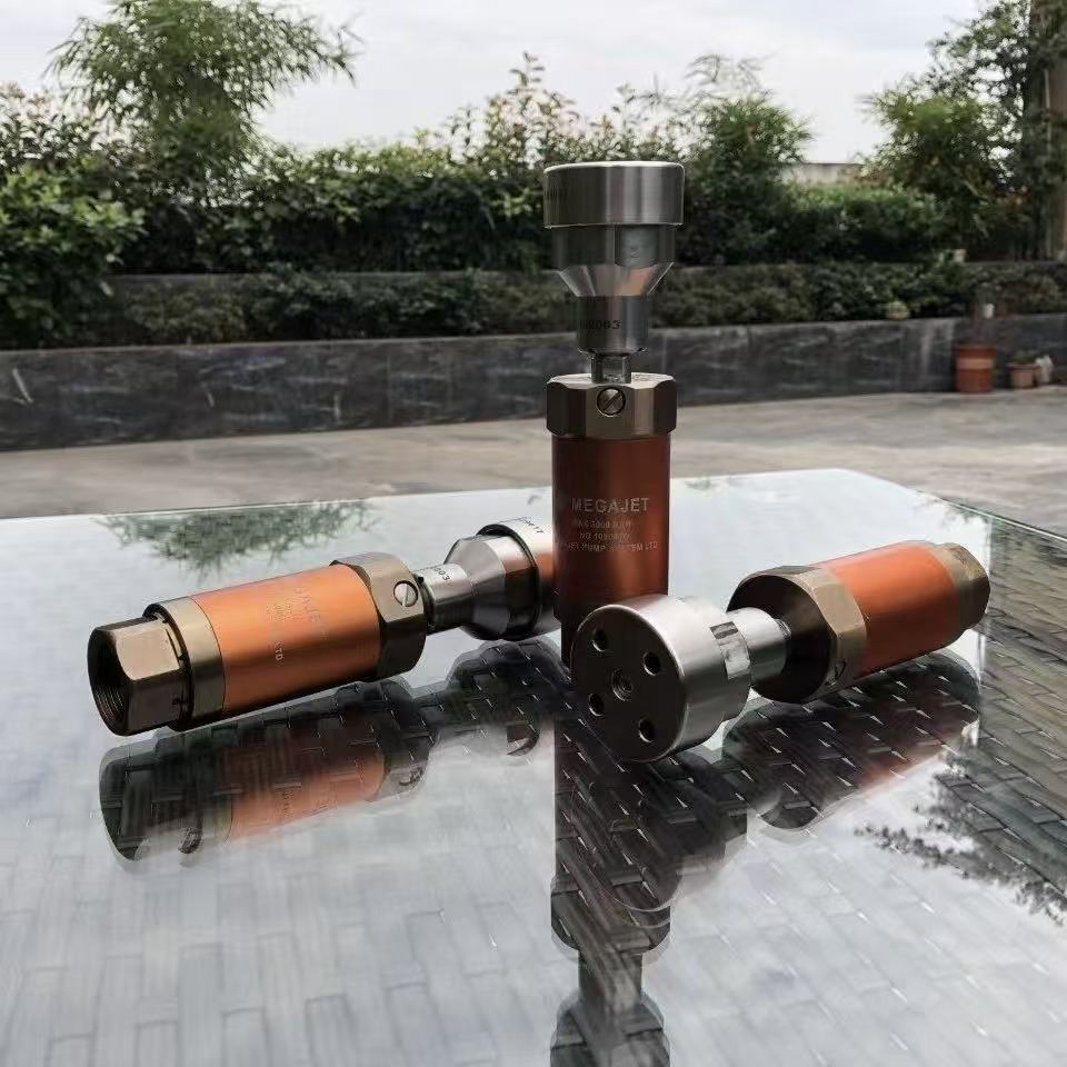 Ugello di pulizia a getto d'acqua rotante a quattro fori ad alta pressione industriale