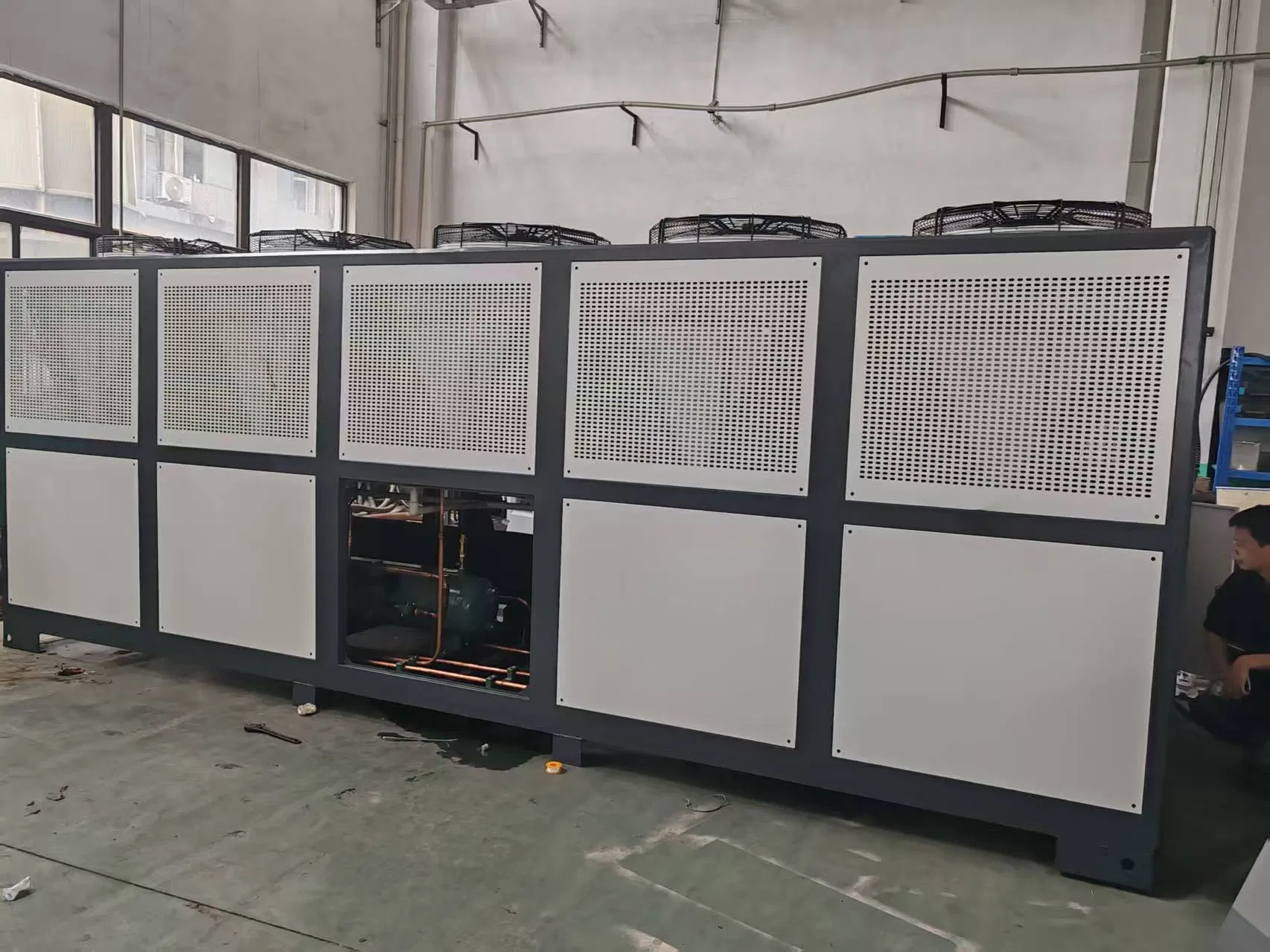 Single Head Screw Type Air-Cooled Chiller Unit