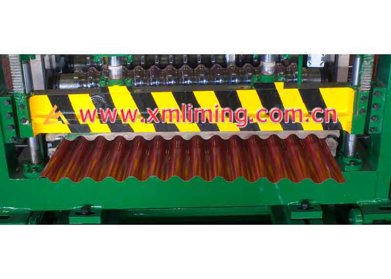 Macchina formatrice a rulli automatica per pannelli metallici e tegole in acciaio colorato ondulato