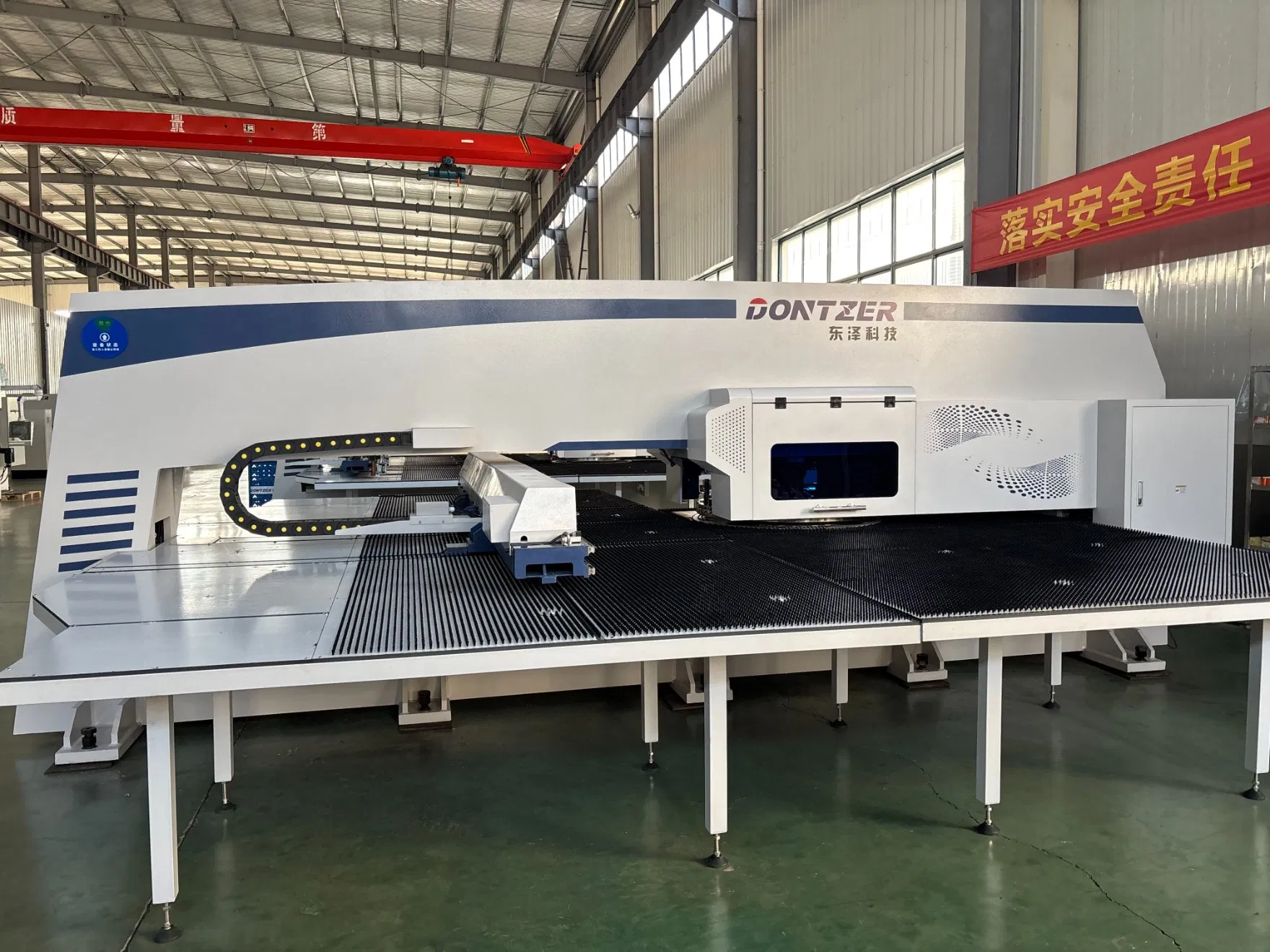Blech 1250*2500mm CNC-Servo-Revolverstanzen, CNC-Servo-Revolverstanzmaschine, CNC-Revolverstanzmaschine