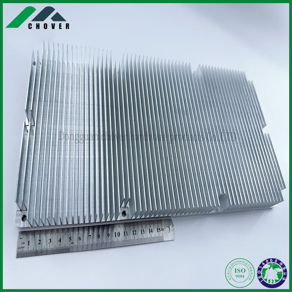 Dissipateur thermique de puissance en profilé d'aluminium usiné par CNC à ailettes débitées haute densité