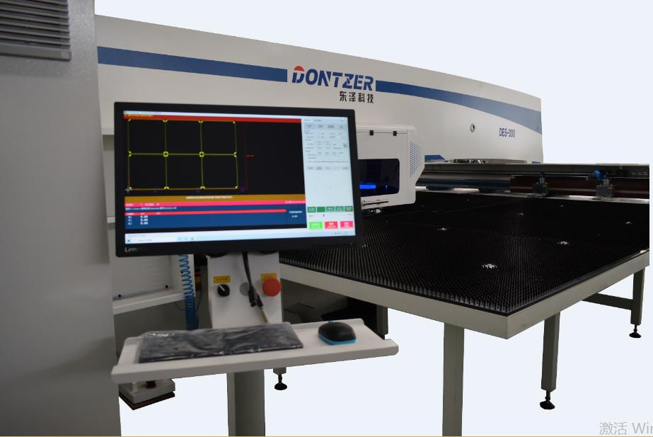 6.35mm Punch Thickness CNC Punch Press 88.9mm Punch Diameter Sheet Metal CNC Turret Punch Press