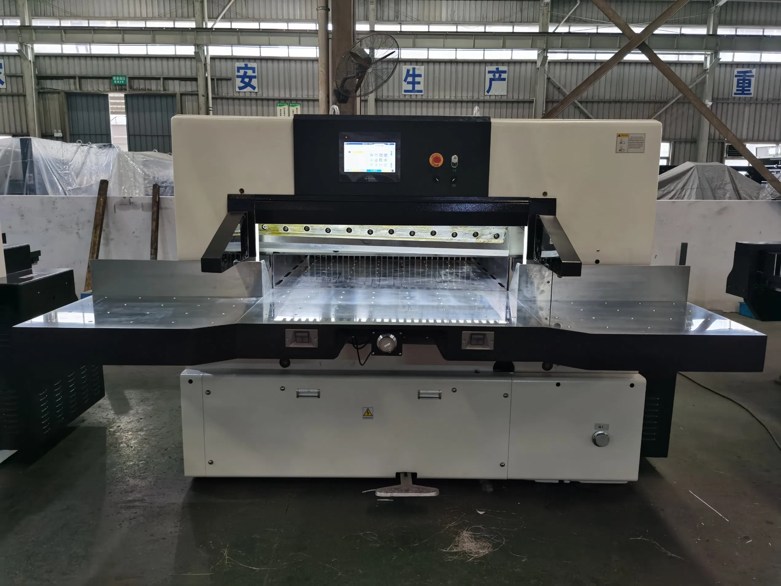 Computerized High Speed Hydraulic Paper Cutting Machine (115K)