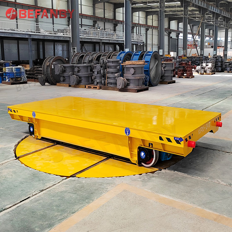 Chariot de transport motorisé d'extérieur pour le transfert de marchandises dans une usine de métaux non ferreux