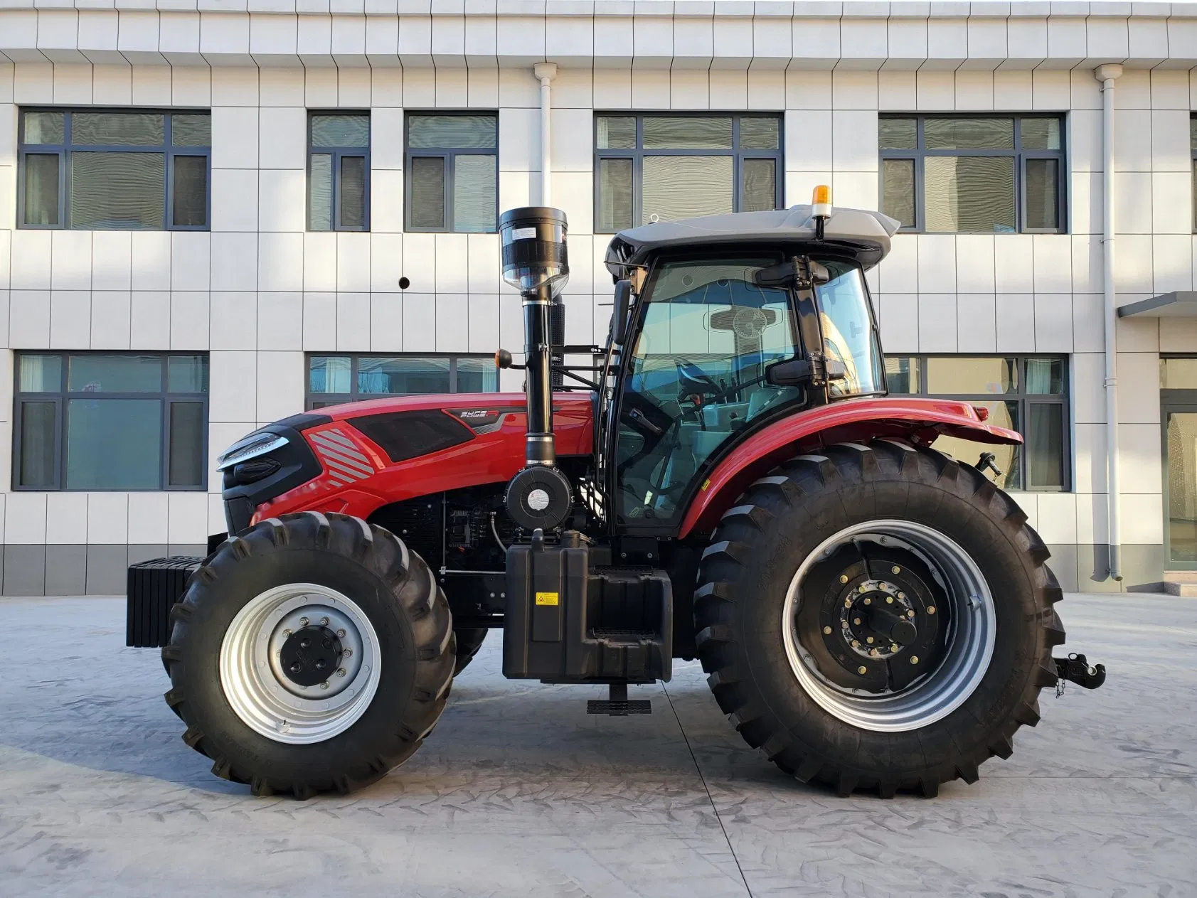 Shandong Weifang Factory 130HP 150HP 180HP 200HP 4X4 Agricultural Farm Tractor with Accessories