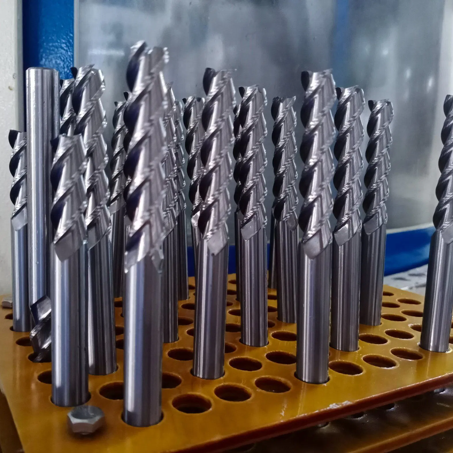 HRC45 Carbide End Mill for Alu 2/3f Uncoating