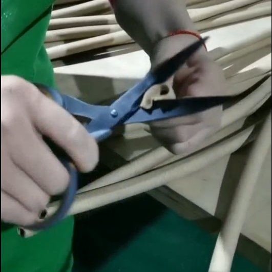 Machine à découper les tubes en papier crêpe
