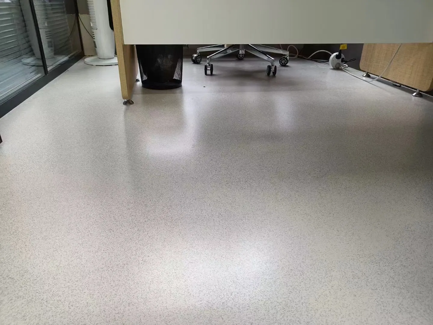 Pintura epóxica autonivelante con arena para pisos, efecto mármol, piedra Wahed, resina