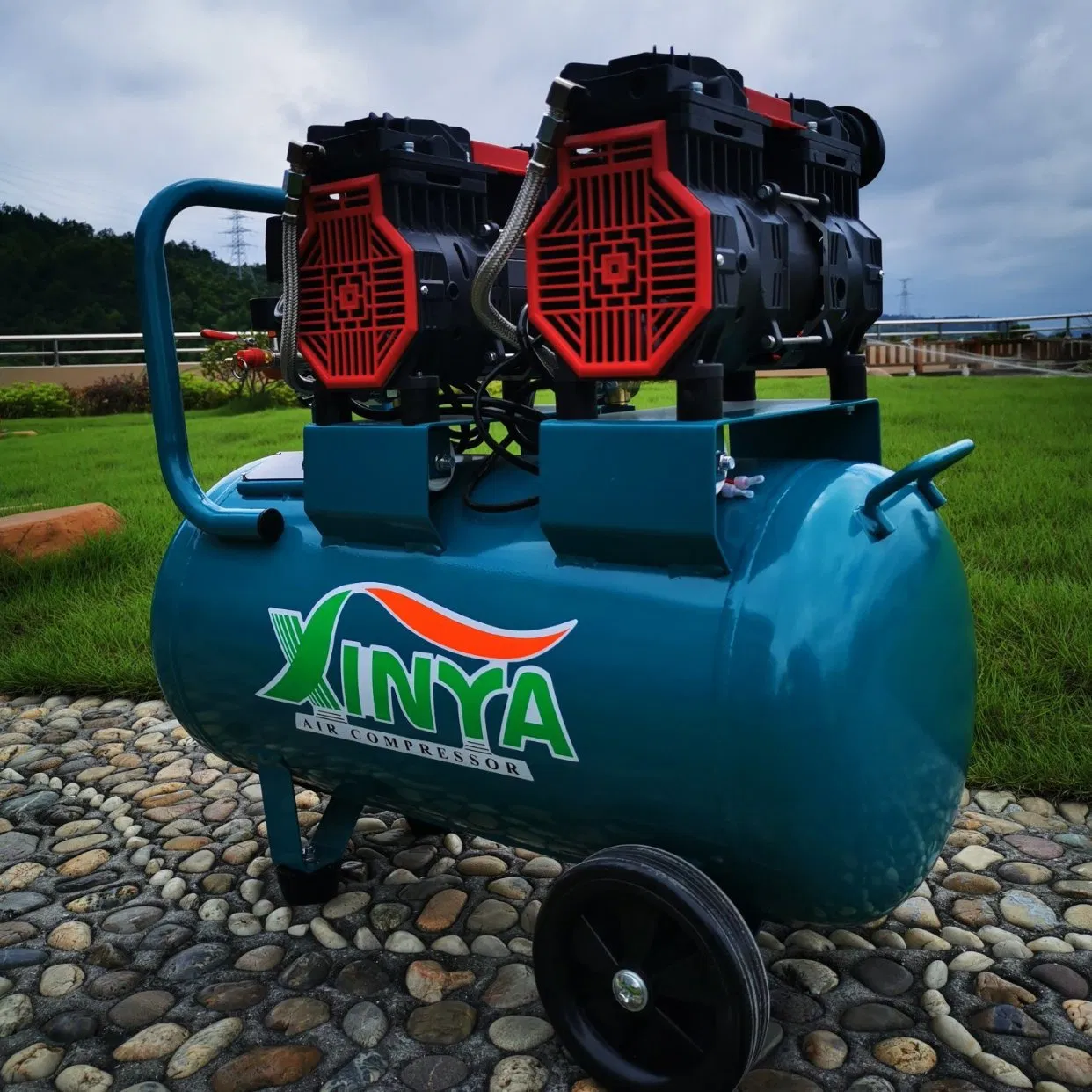 Xinya 4HP 2 Poles Oil-Free Silent Air Compressor with Two Heads