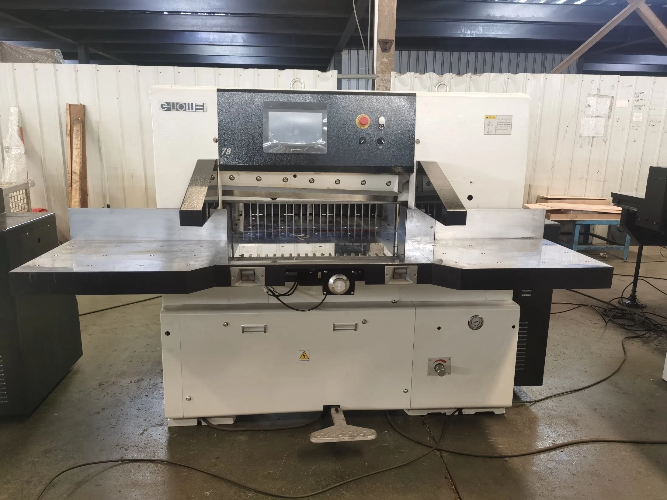Full Automatic Hydraulic High Speed Program Control Paper Cutter (78K)