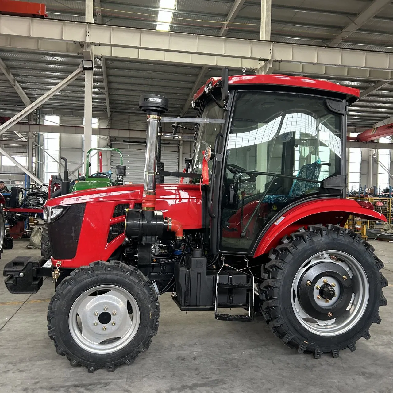 Ergonomic Cabin Diesel Engine Yto Compact Small Tractor with CE/EPA
