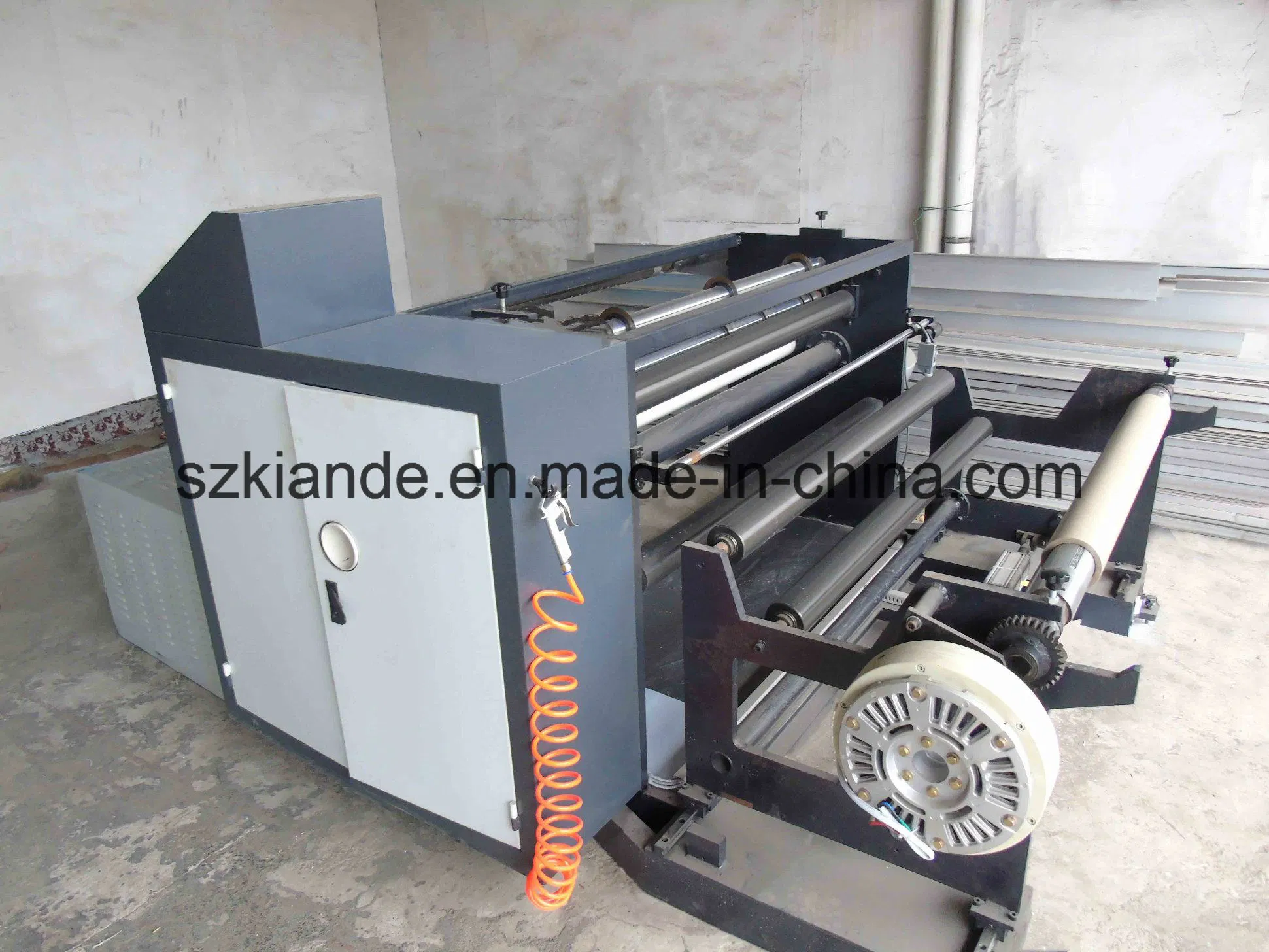 Machine à cisailer le film polyester, machine à refendre le film Mylar pour système de busbar compact