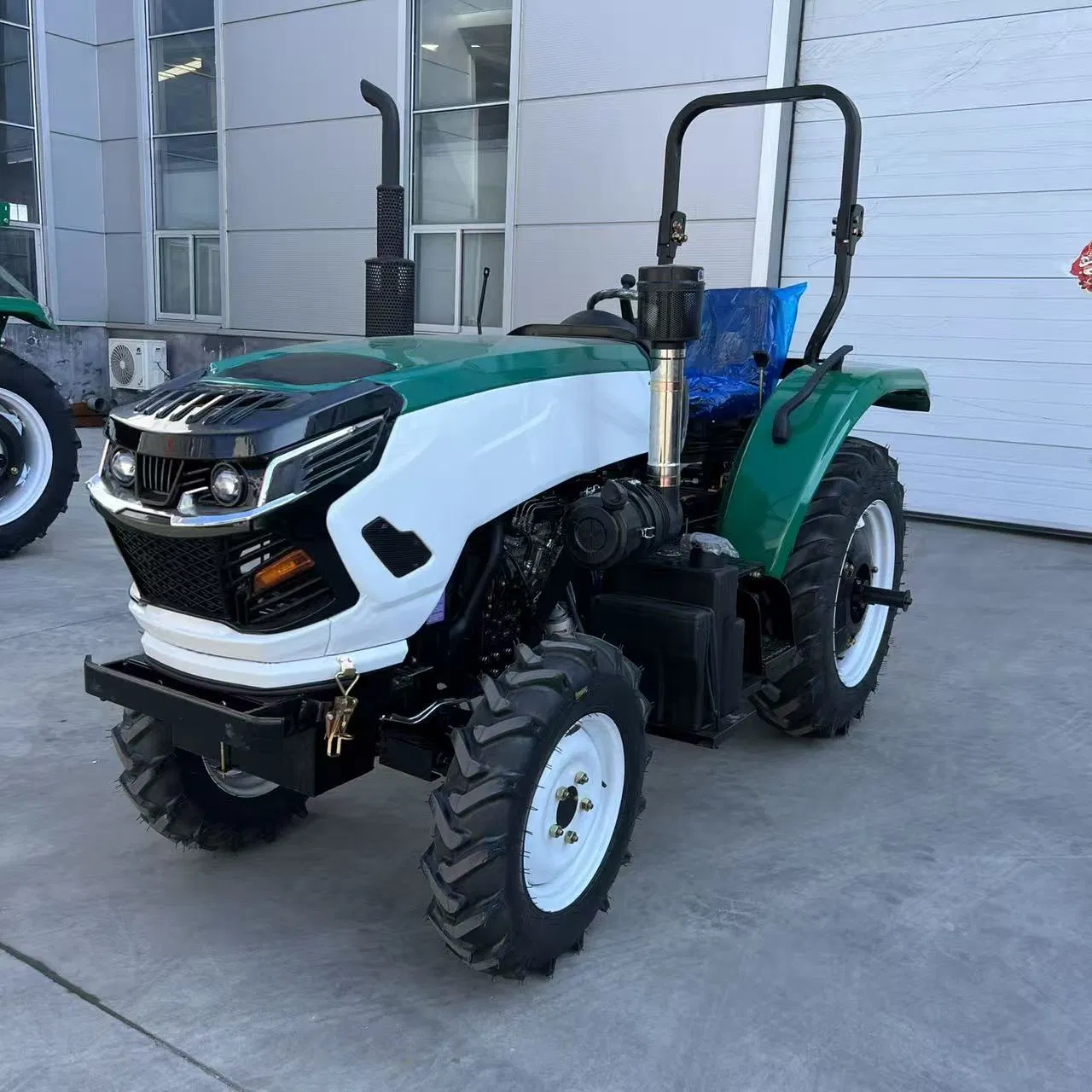 CE Certified Compact Agricultural 4 Wheel Tractor Yto Mini Farm Tractor