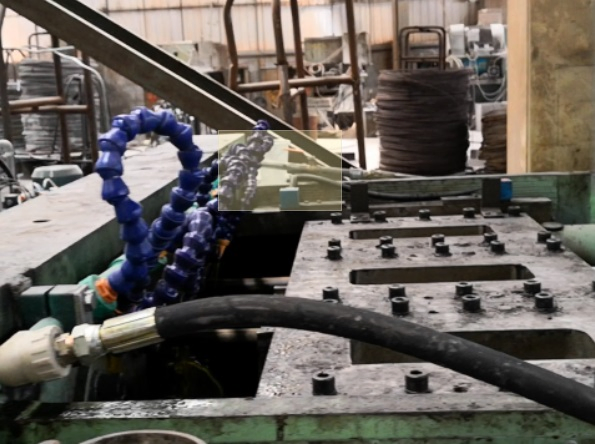 Druckpunktiermaschine für verschiedene Formstäbe