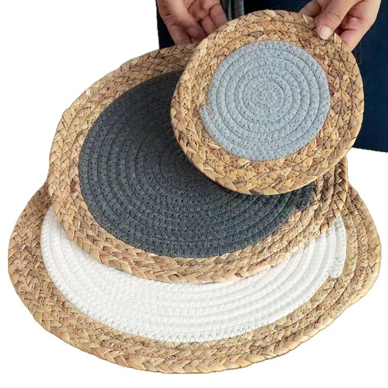 Tovaglietta e sottobicchiere intrecciati naturali con corda di cotone per decorazione da tavolo