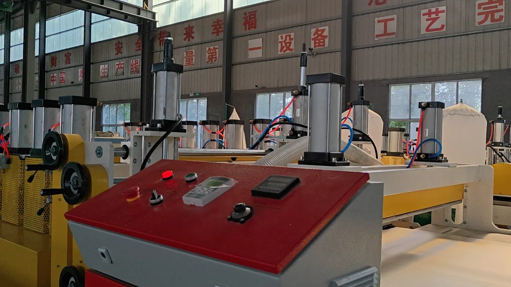 Hochleistungs-Doppelschneckenextruder mit geringem Verbrauch, Produktionslinie für Kunststoffschaumplatten, langlebige WPC-PVC-Werbeschild-Extrusionsmaschine