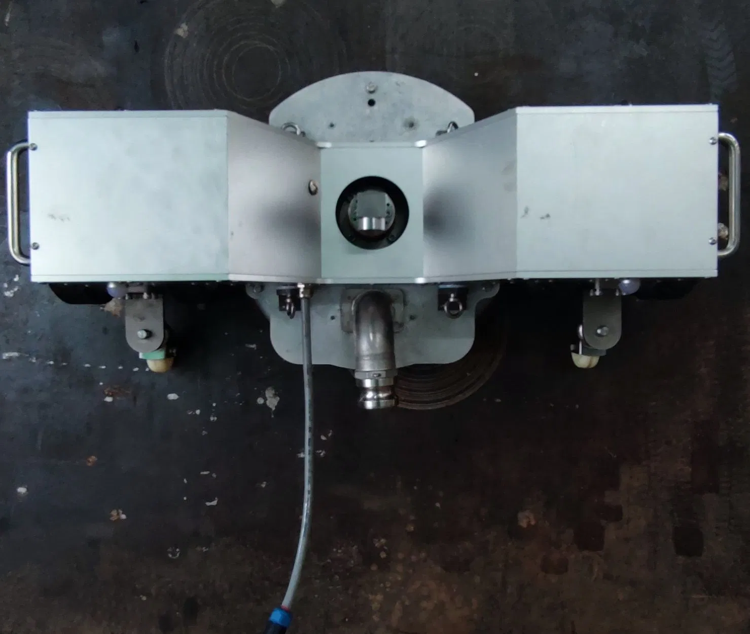 Crawling-Type Tank Outer Wall High-Pressure Water Cleaning Robot for Rust Removal