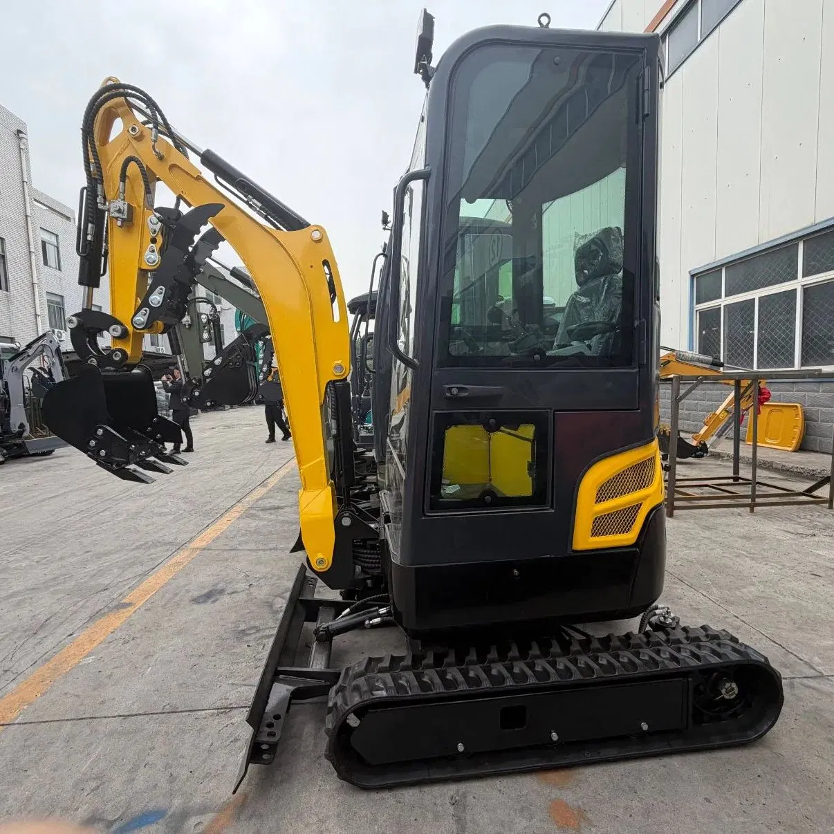 Factory Price Mini Excavator with Free Shipping for Small Digging Work