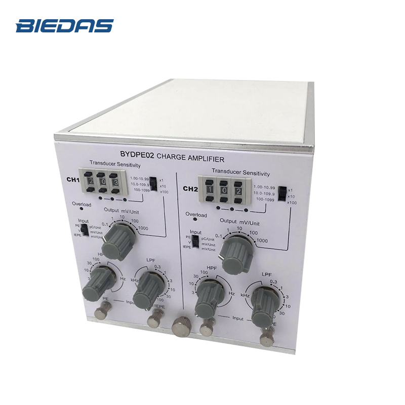 Dual Channels Charge Amplifier
