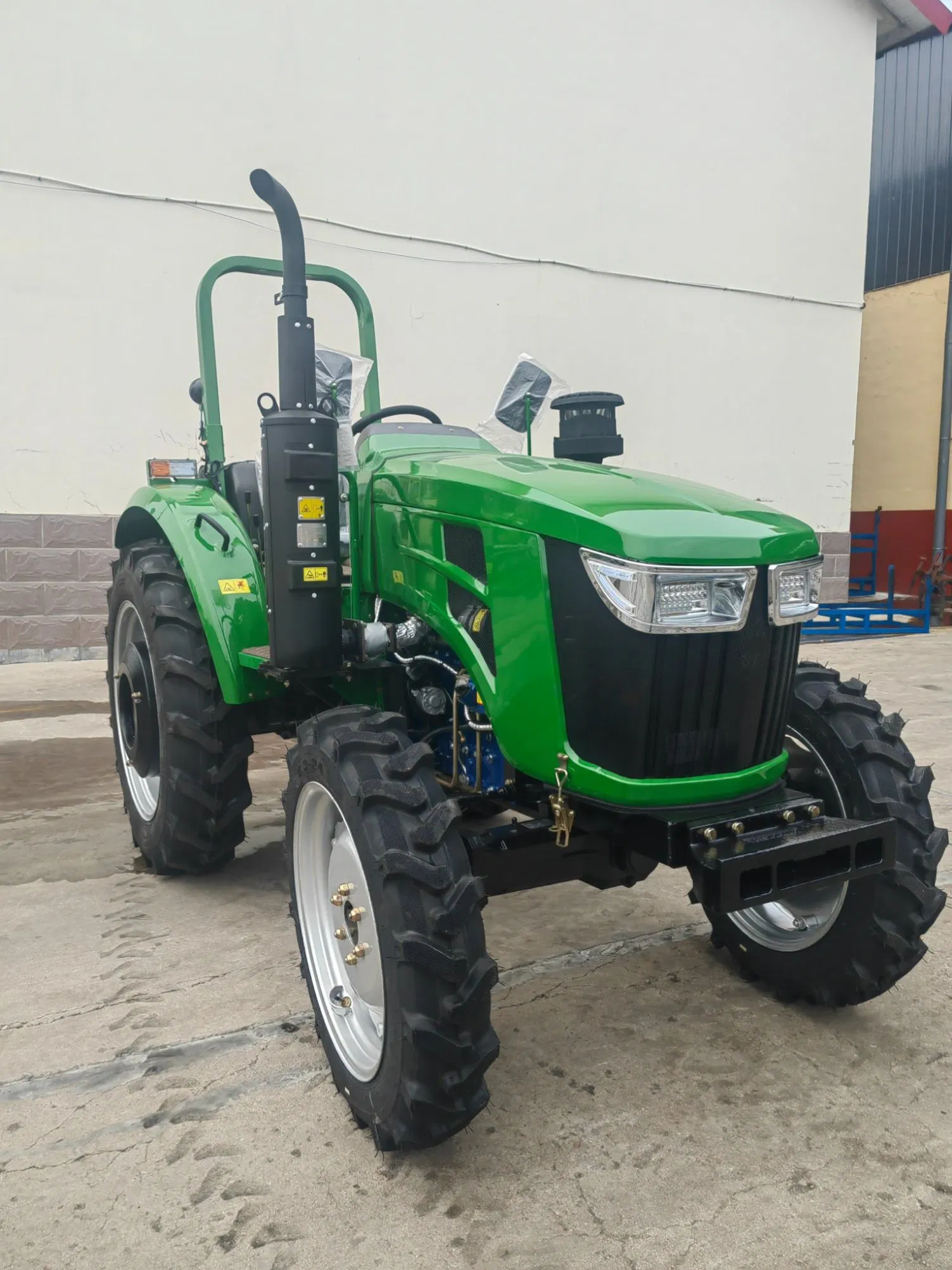 Tractores de 50/60/70HP con tracción en las cuatro ruedas, alto par y alta potencia para labrar tierras de cultivo