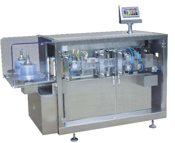 Macchina automatica per lo stampaggio e il riempimento di bottiglie di plastica (Serie GGS)