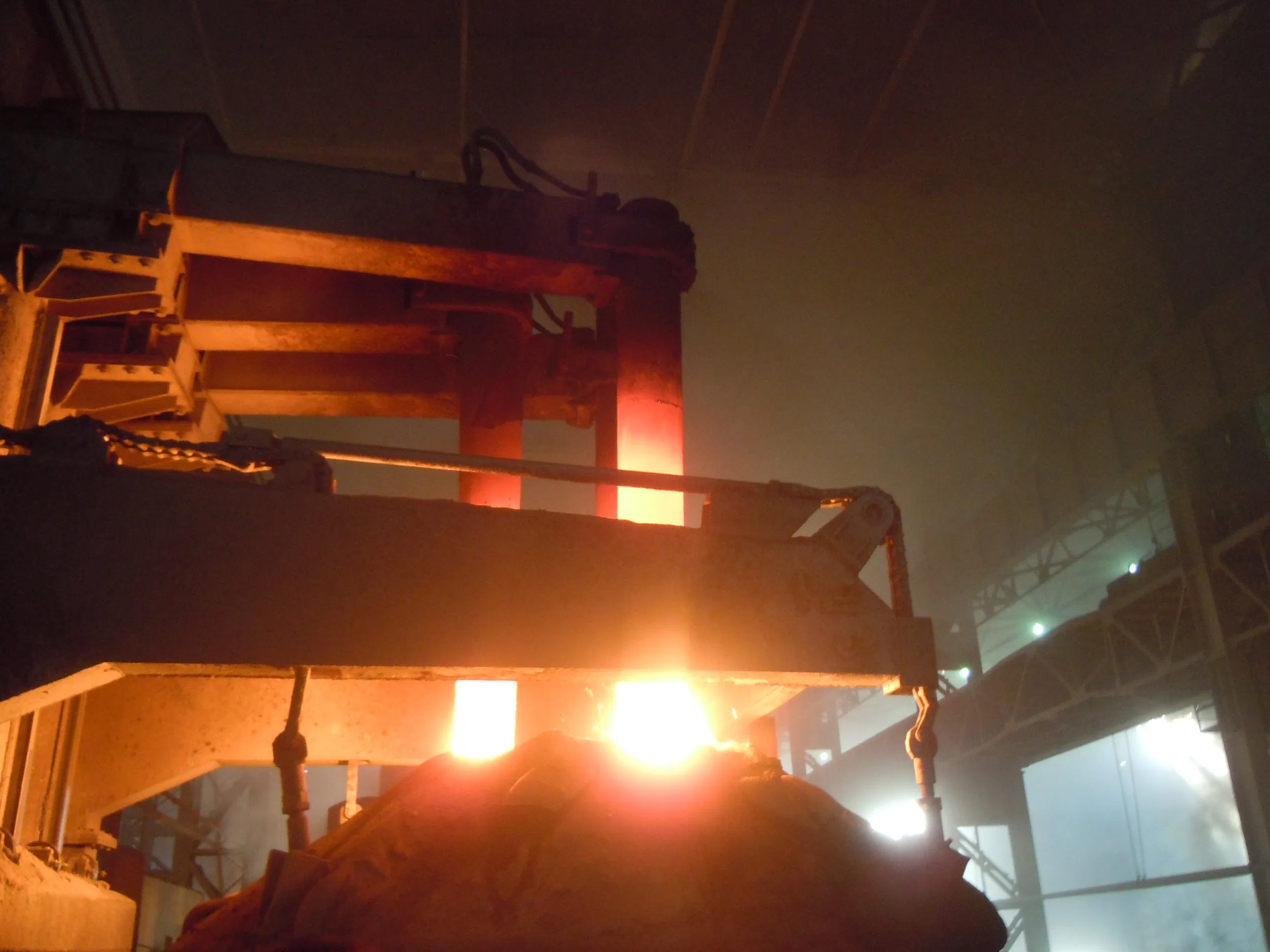 Graphite Electrodes for Arc Furnaces in Steel Mills, Available in Block, Powder, Mould, Sheet Forms