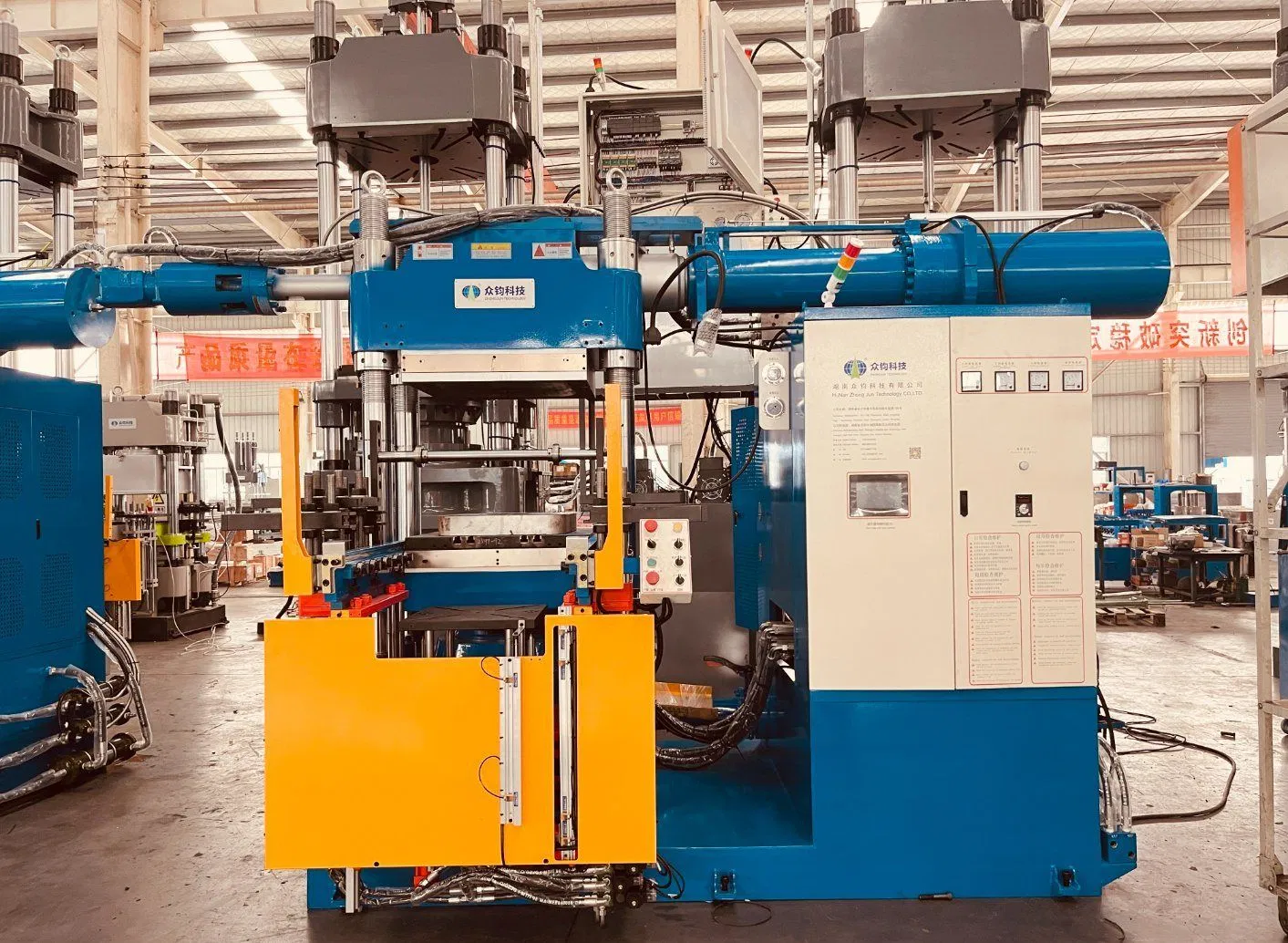 Machine de moulage par injection et vulcanisation horizontale en caoutchouc et silicone de 300T sans barillet d'alimentation