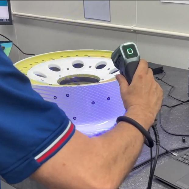 Markerless IR Rapid Scan Handheld 3D Scanner for Feature-Rich Workpieces