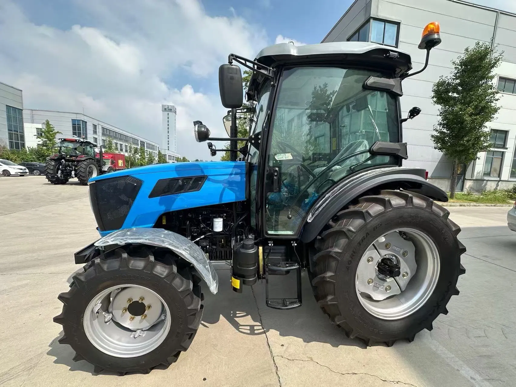 YTO Engine Farm Tractor 100HP-180HP with Loader Backhoe