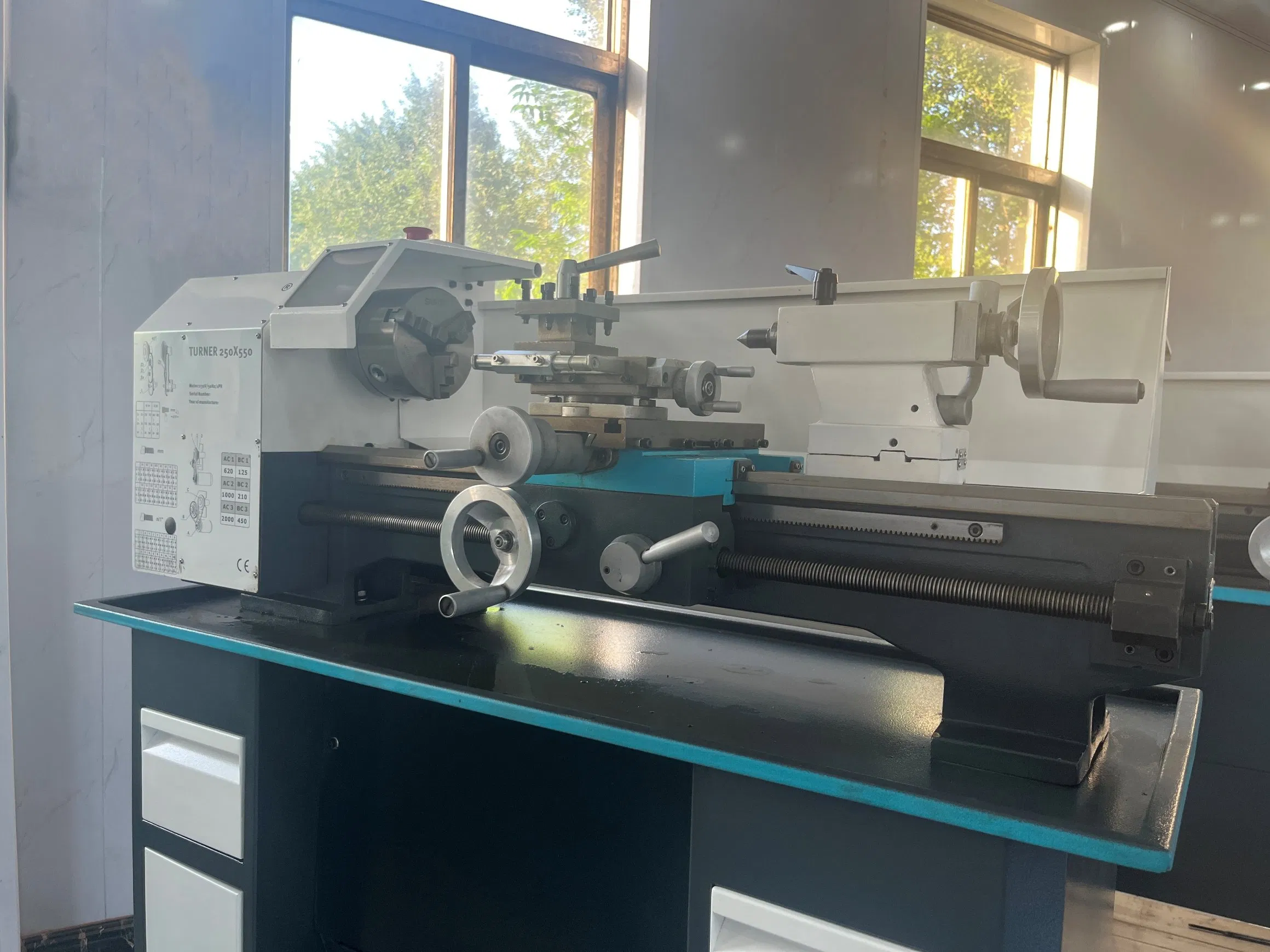 Conventional Metal Torno Machine FC250V*550 Mini Manual Lathe Machine