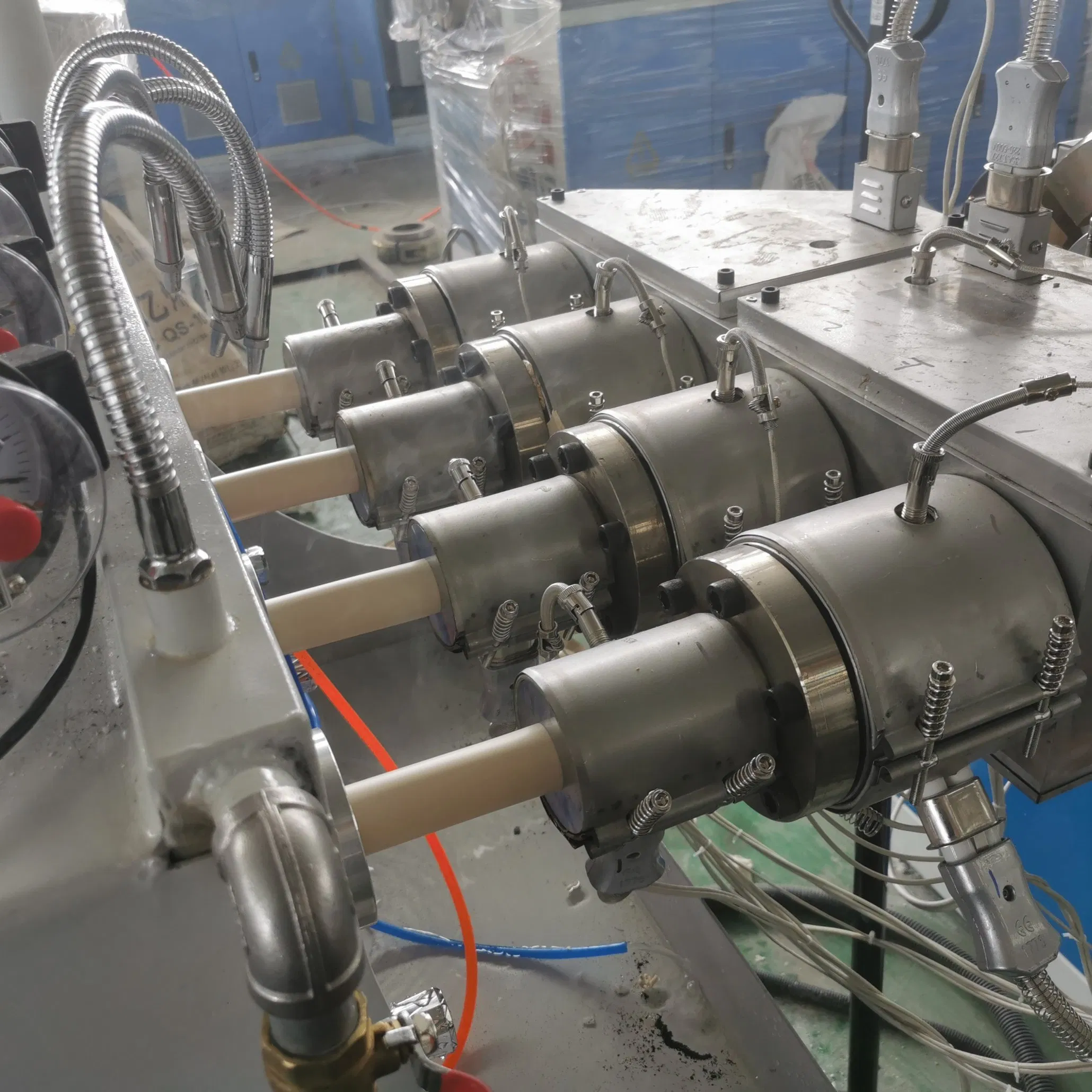 Equipo avanzado de extrusión para la fabricación de tuberías de PVC de 4 cavidades