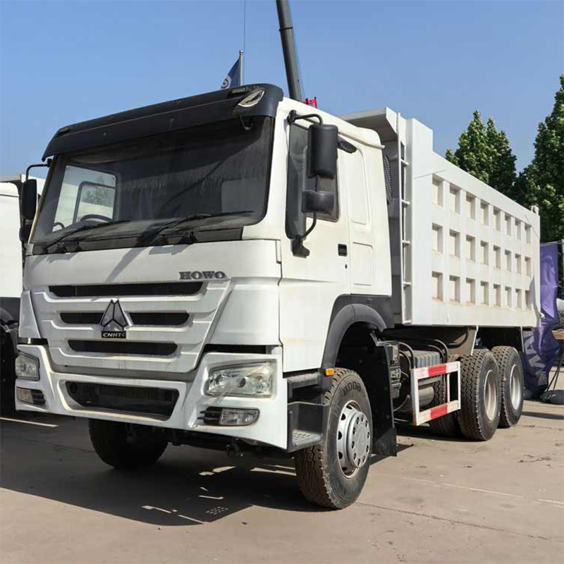 Camion ribaltabile Sinotruk HOWO Nx usato 10 ruote 6X4 camion ribaltabili HOWO in vendita