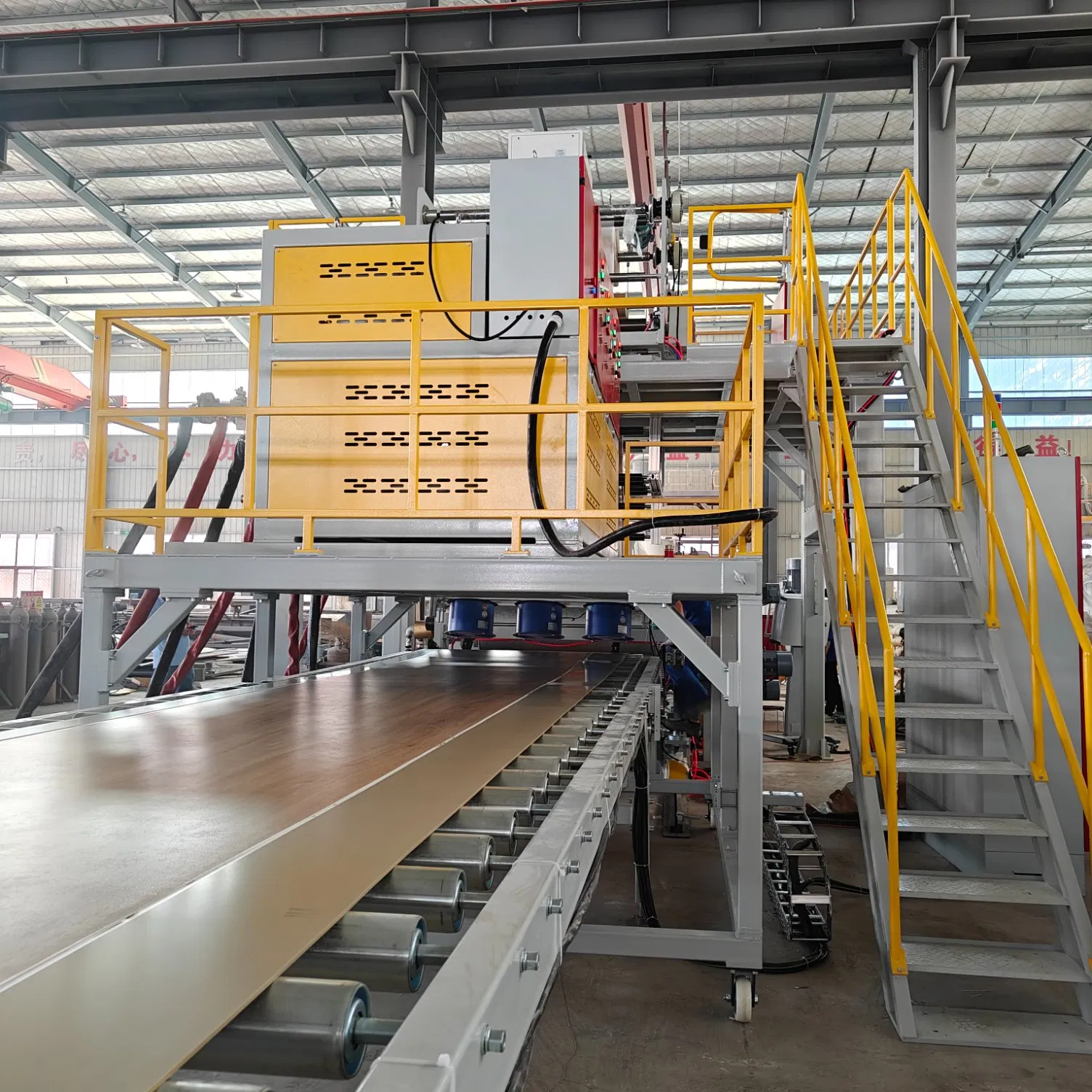 Vertikalmotor Siemens elektronisches System patentgeschützt leicht konisch leicht parallel Doppelschneckenextruder PET SPC Bodenbelag Extrusionslinie