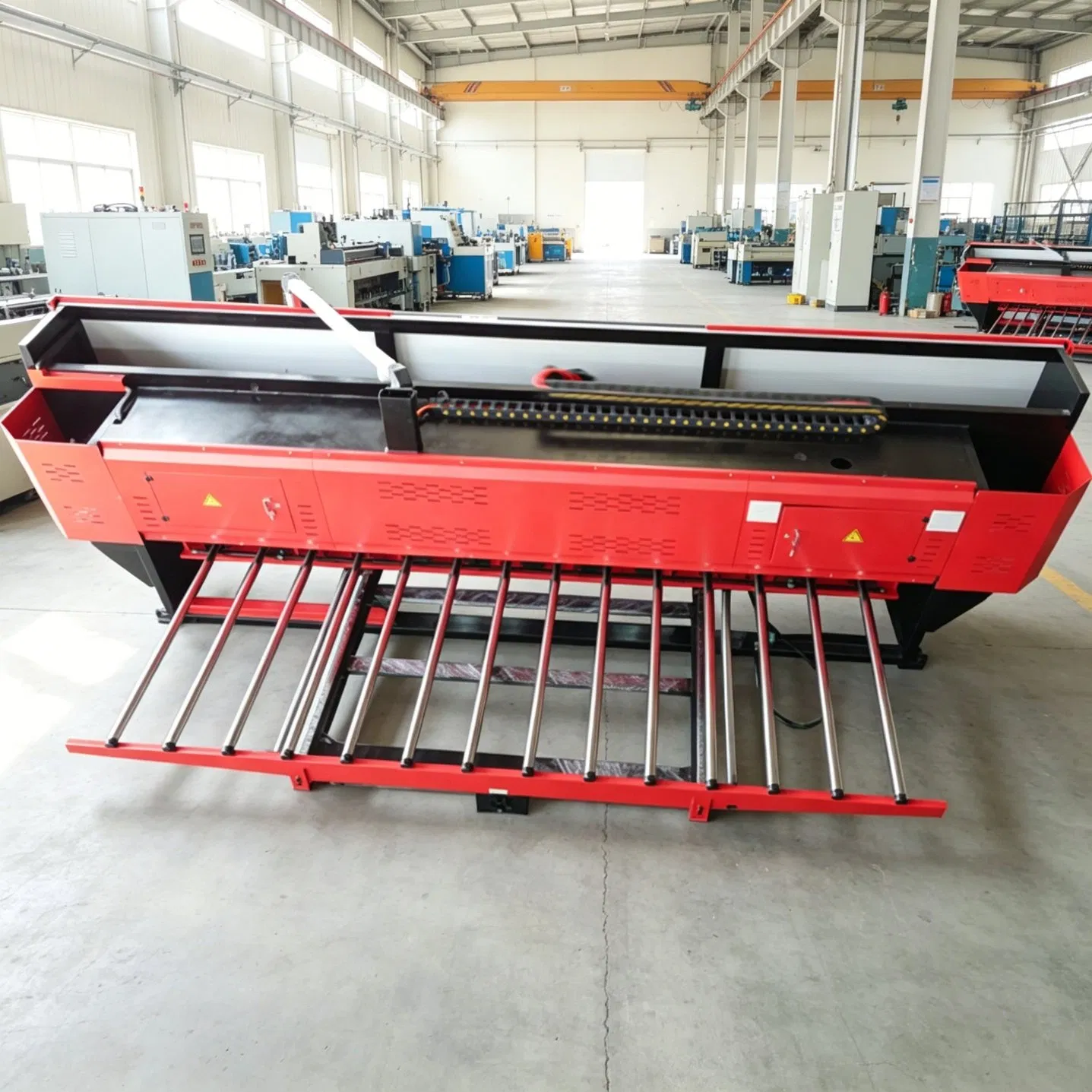 Macchina versatile automatica a quattro lati per scanalature a V per tagli di precisione