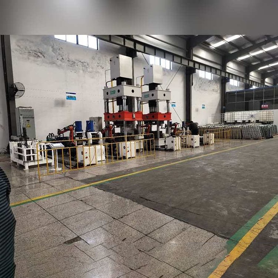 High-Precision Four-Column Hydraulic Press for Industrial Manufacturing