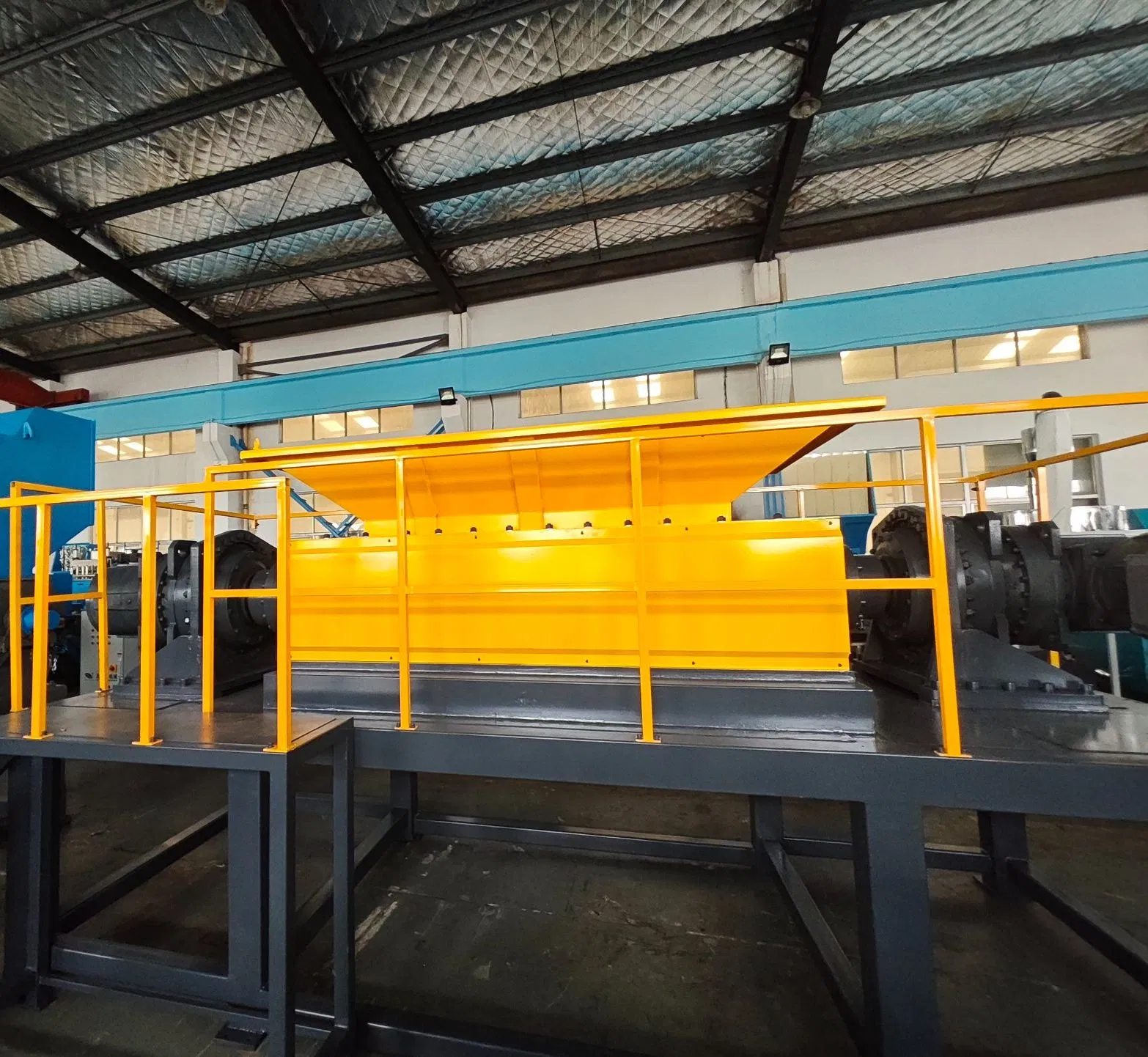 Industrial Dual Shaft Shredder for Wood and Car Bumpers
