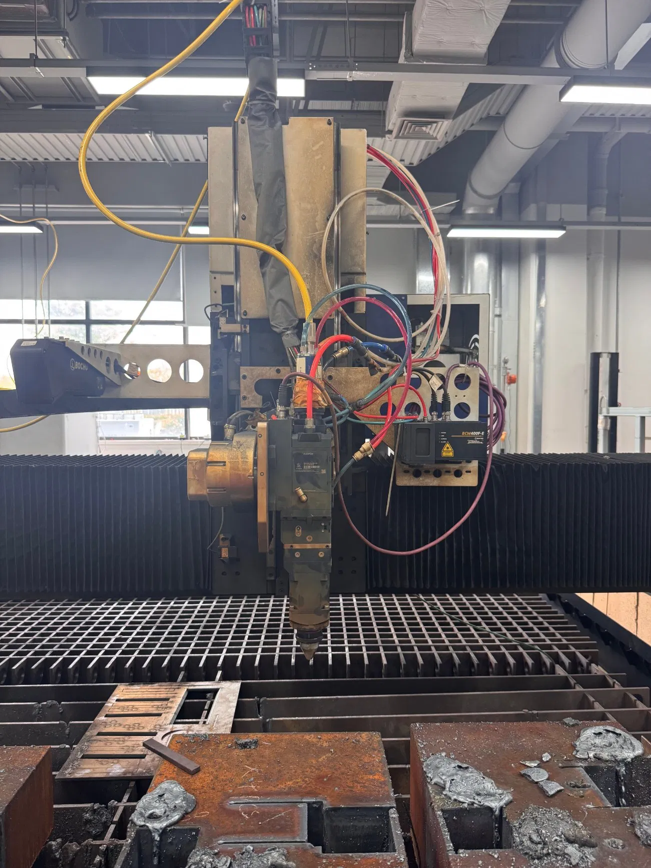 Macchina per taglio laser a fibra CNC industriale a piattaforma singola per ferro rame ottone