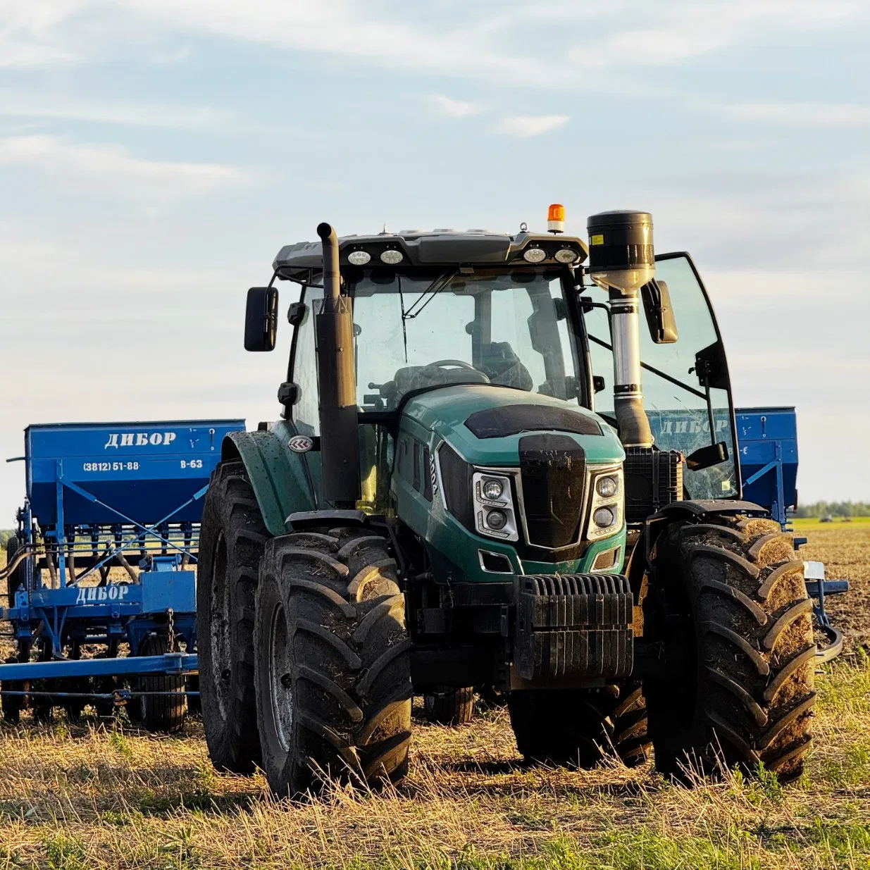 China Yto/Lovol Brand Engine Agricultural 120HP 130HP 150HP 160HP 180HP 200HP 220HP 240HP 260HP Agriculture Machinery Farm Tractor with Navigation