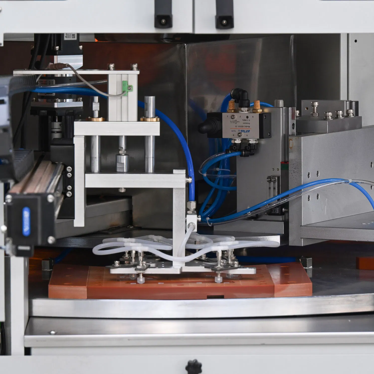 Machine automatique de sérigraphie rotative avec système de durcissement UV