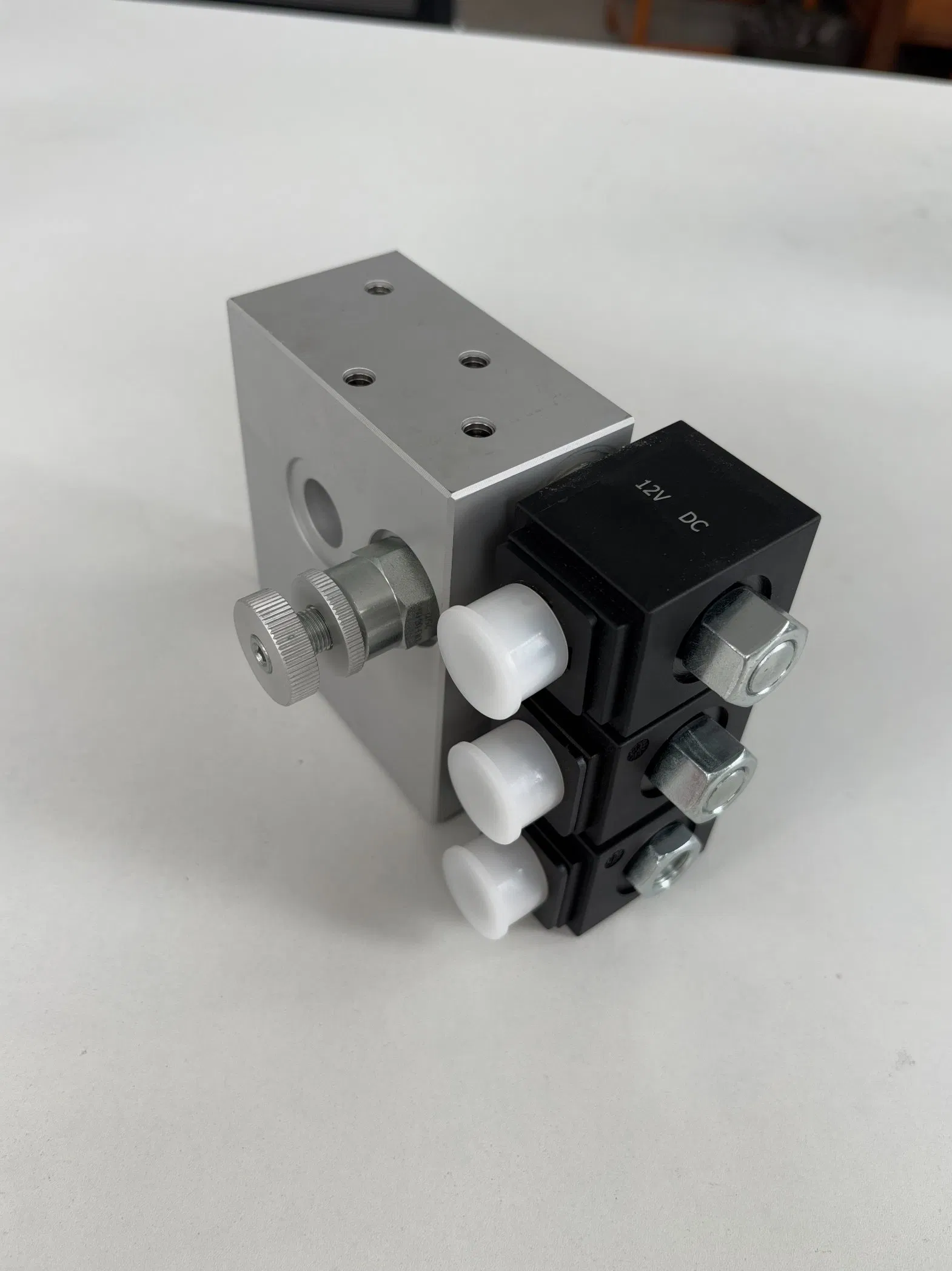 Durable Hydraulic Manifold Blocks for Heavy-Duty Lift Applications