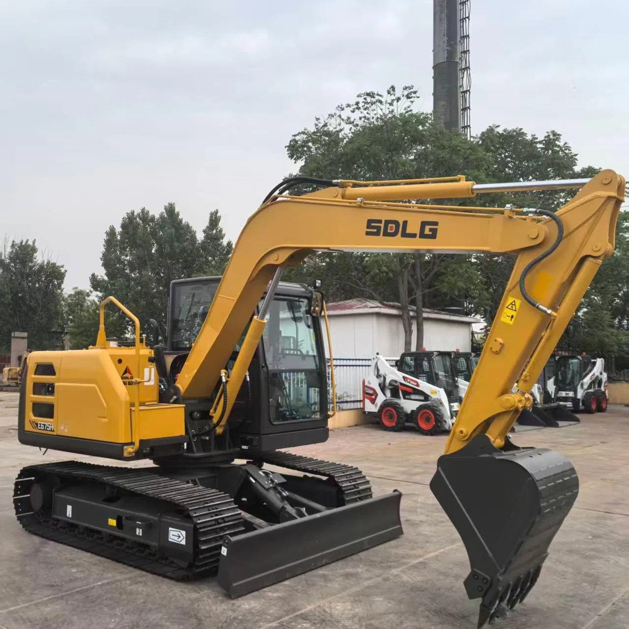 Used Hydraulic Excavator for Industrial Construction Projects